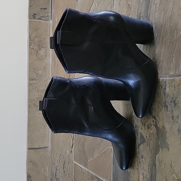 Womens Western Style Booties, black, 3" block heel. Aerosoles. Size 8 - Picture 2 of 7